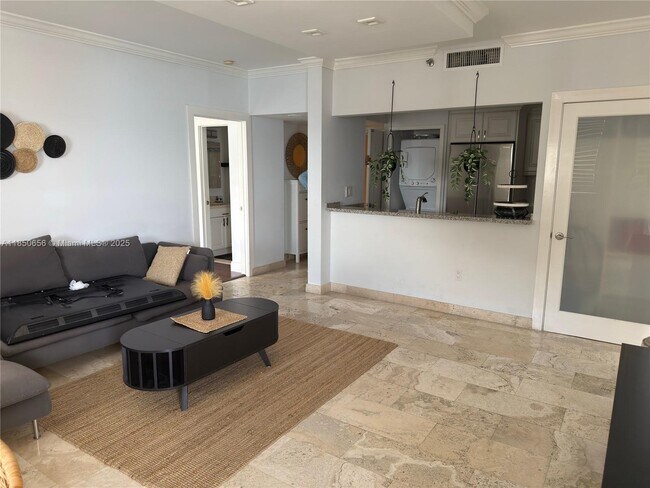 Building Photo - 540 Brickell Key Dr