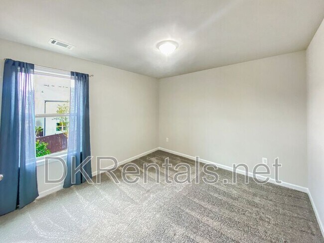 Building Photo - 213 Auburn Station Dr