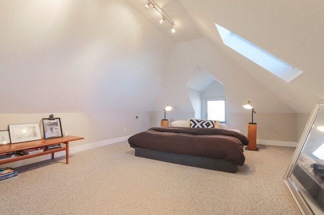 Building Photo - 2220 W 31st Ave