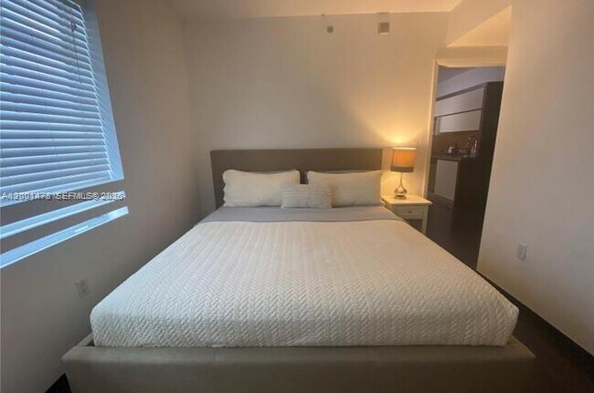 Building Photo - 435 21st St