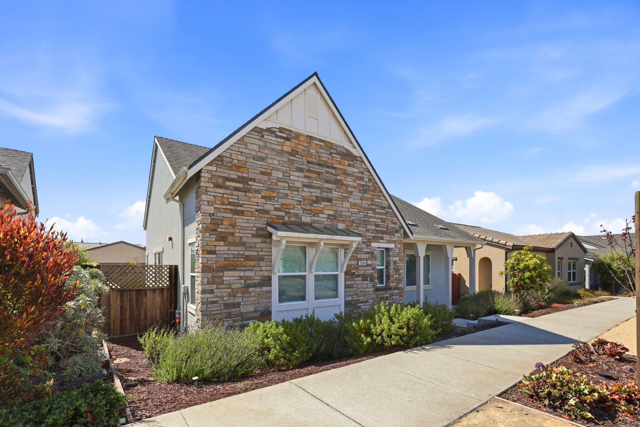 Building Photo - 2964 Bluffs Dr