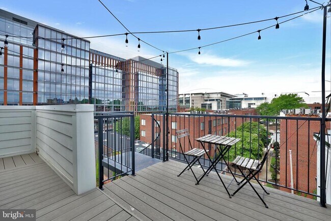 Building Photo - 1110 6th St NW