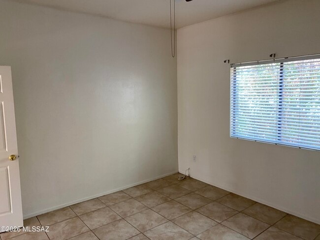 Building Photo - 1415 E Elm St