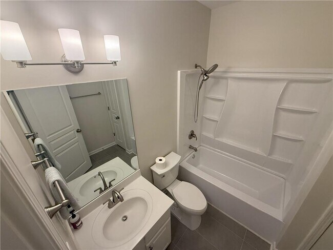 Building Photo - 1460 Vinery Ave