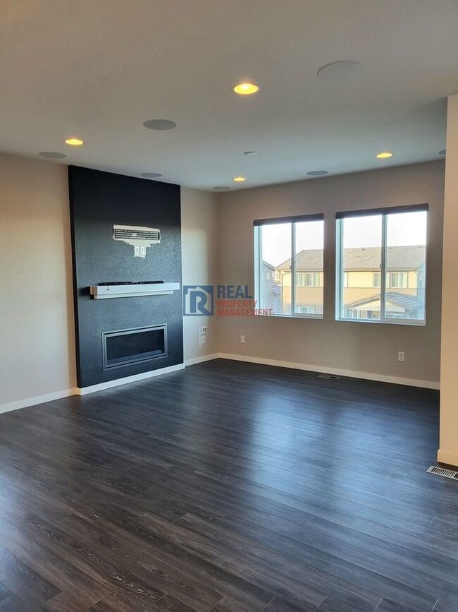 Building Photo - 14381 Mosaic Ave