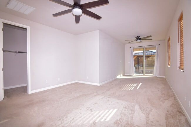 Building Photo - 343 Armitage Way
