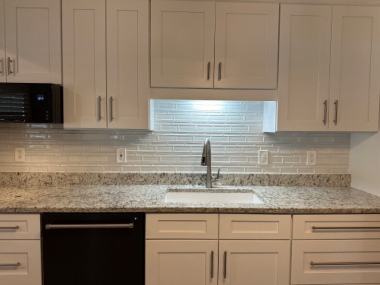 Building Photo - 20 Emerson Dr