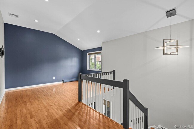 Building Photo - 5 Meadowlark Cir