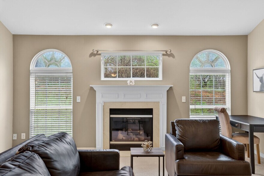 Building Photo - 27 Crimson Leaf Ct