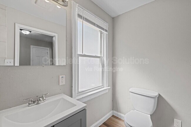 Building Photo - 7120 Greenhaven Dr