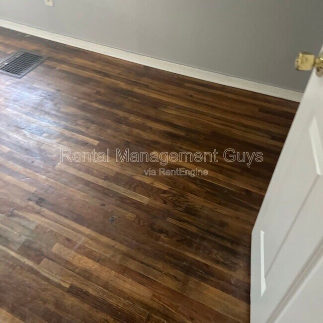 Building Photo - 2110 Fremont Ave N