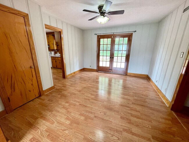 Building Photo - Nice home near downtown Athens!