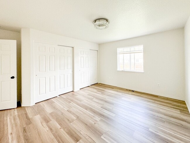 Building Photo - 3 Bed - 2 Bath - Fenced Yard