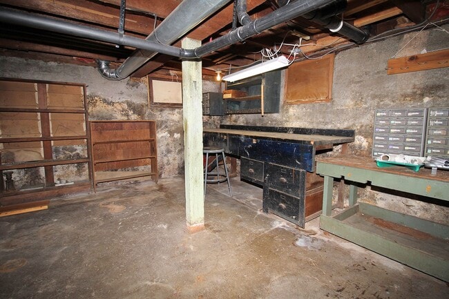 Building Photo - 1005 NE 58th Ave