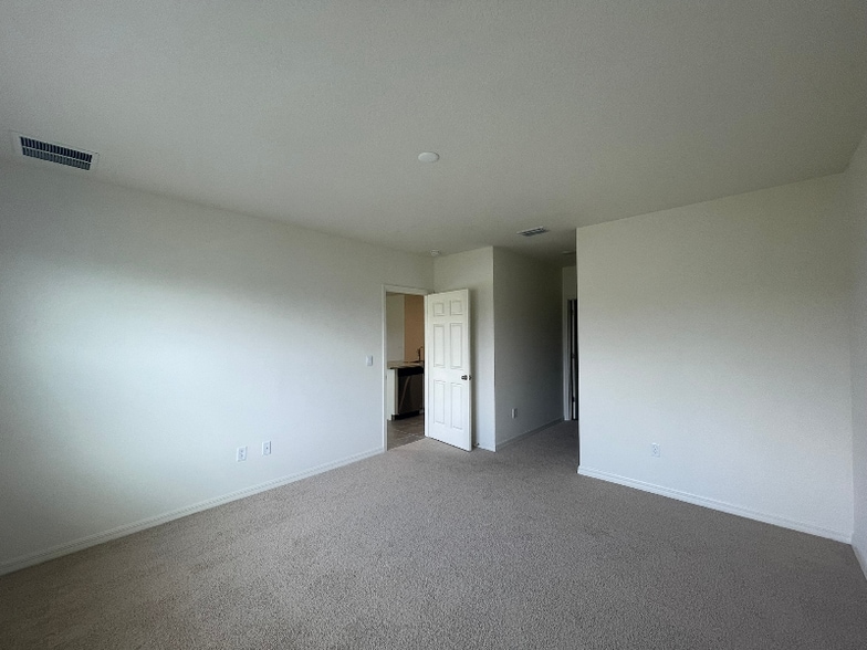 Building Photo - 1352 McFarland Dr