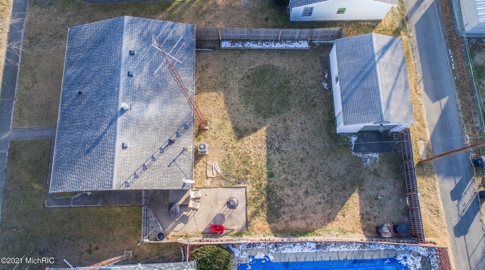 Building Photo - 709 Hoyt St