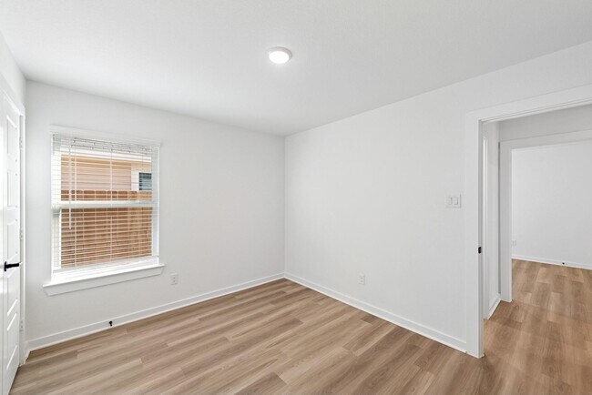 Building Photo - 32419 Sunbeam Dr