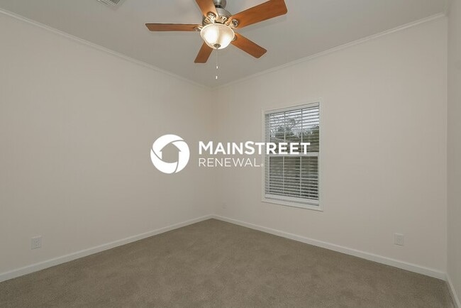 Building Photo - 4 Bedroom Pet-Friendly Home in St. Petersb...