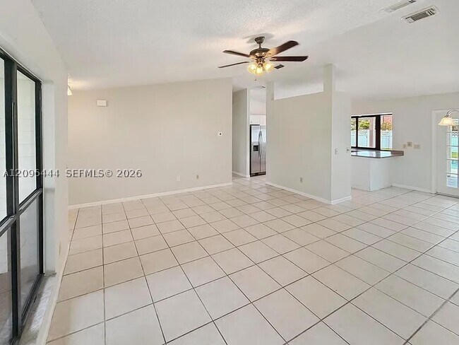 Building Photo - 2302 SW Fern Cir