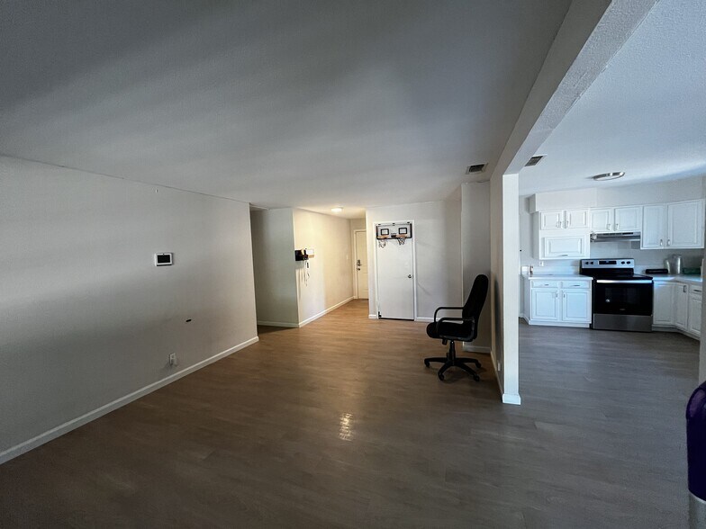 Building Photo - 2333 Zinfandel Dr