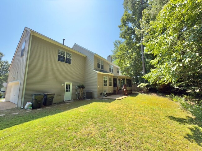 Building Photo - 4585 Village Park Dr E