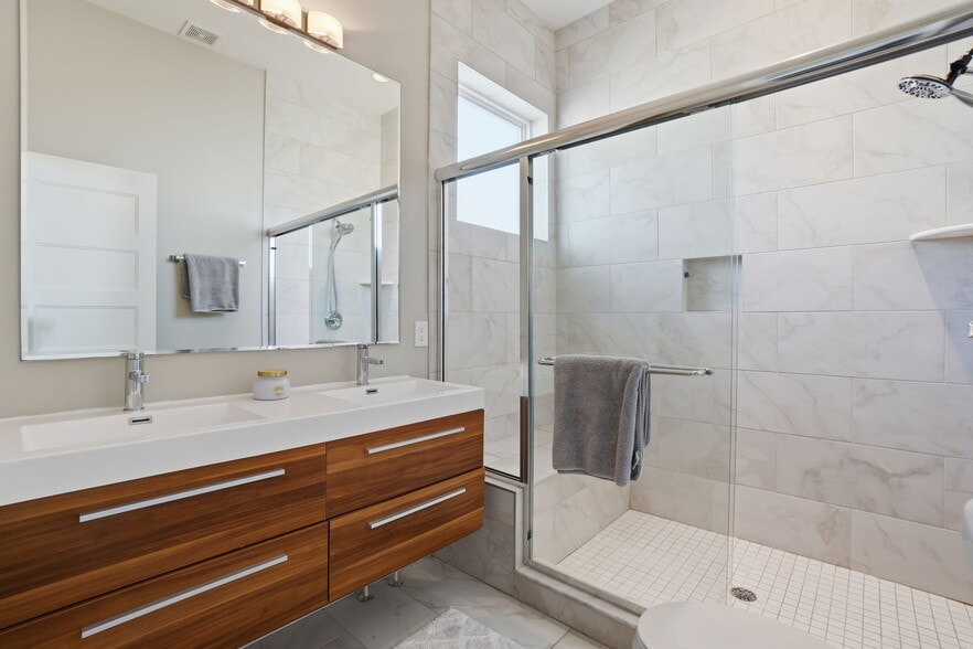 Building Photo - 3222 Warder St NW