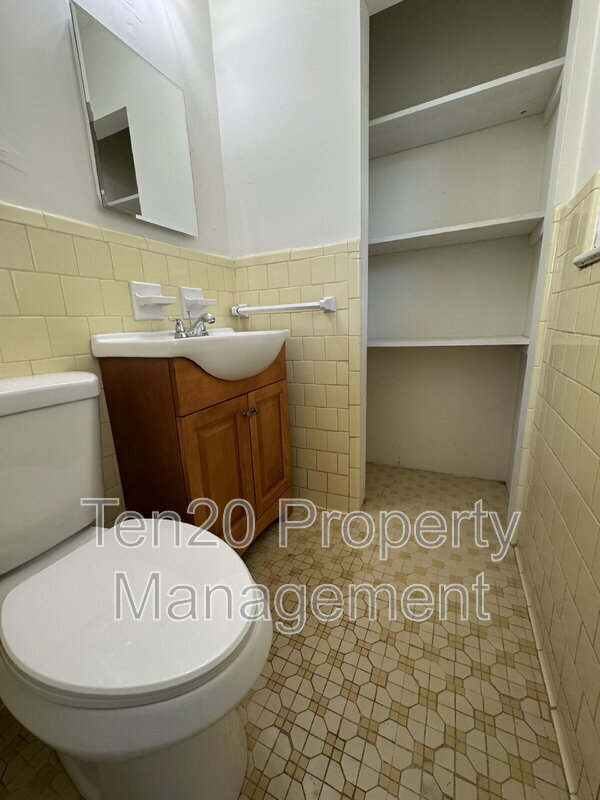 Building Photo - 302 26th St