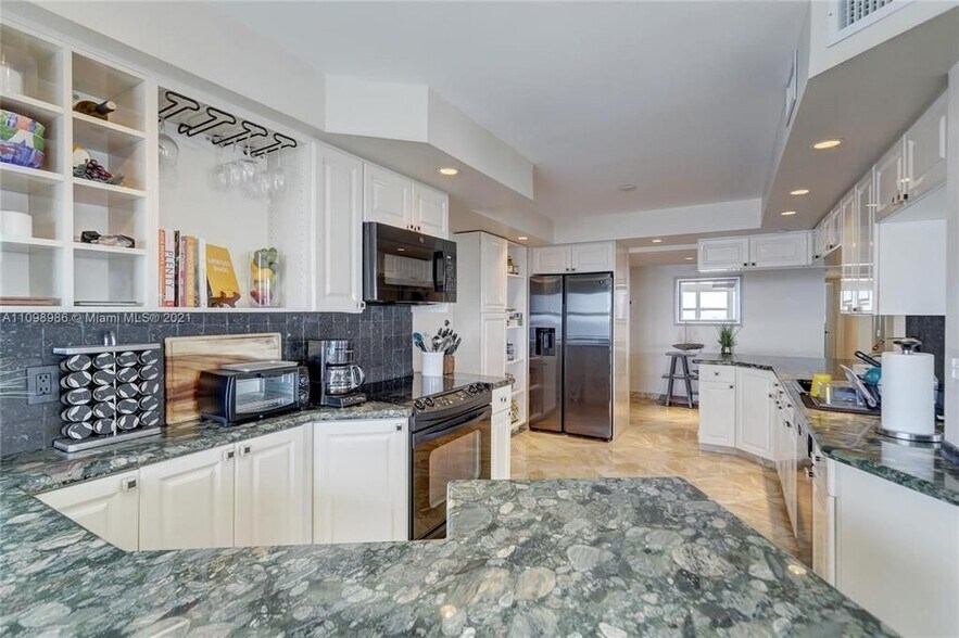 Building Photo - 3410 Galt Ocean Dr