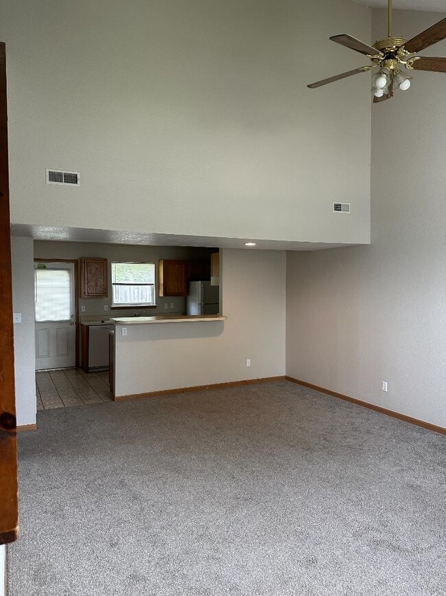 Building Photo - 202 S Woods Ct