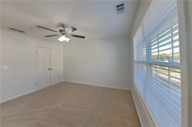 Building Photo - 5050 Roxton Ln