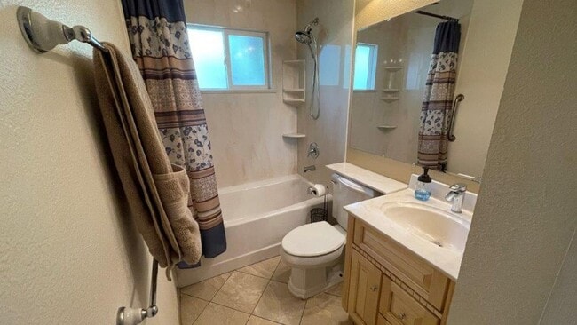 Building Photo - Concord Beautiful 4 bedroom 2 bathroom home in nice neighborhood with large yard!