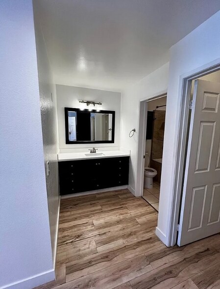 Building Photo - 5420 Sylmar Ave