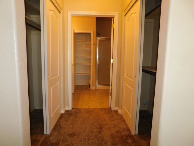 Building Photo - Spacious 2-Bed in Fountain Greens!