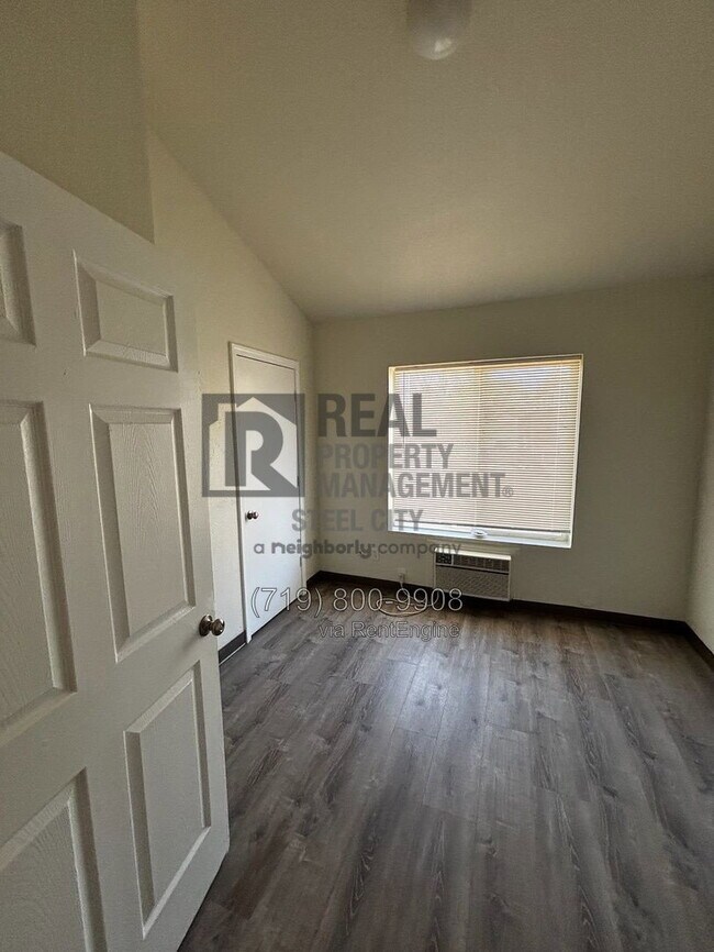 Building Photo - 1715 Oakshire Ln