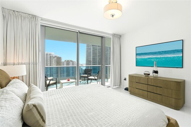 Building Photo - 200 Biscayne Blvd Way