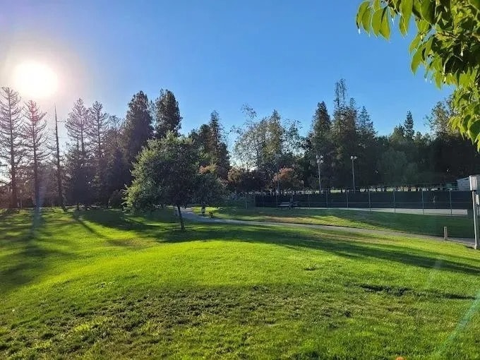 Building Photo - 1564 Hollenbeck Ave