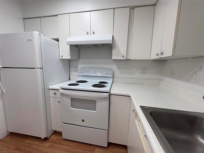 Building Photo - 1724 Foxhall Cir