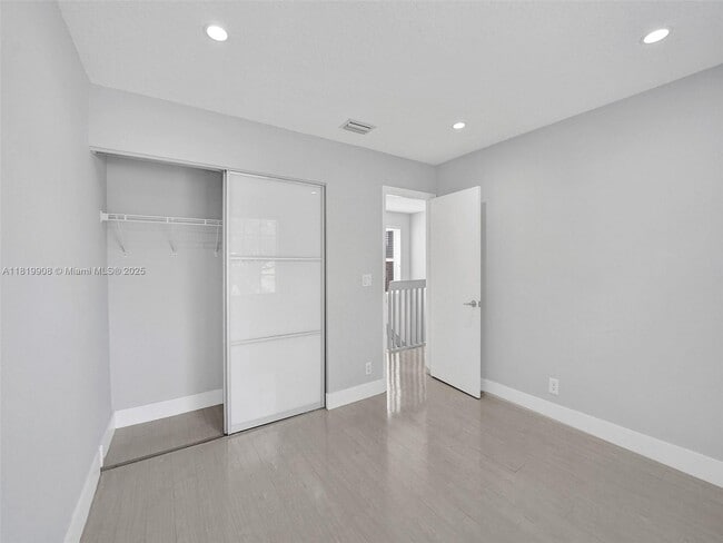Building Photo - 17954 SW 10th Ct