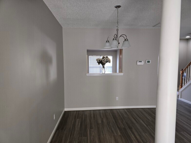 Building Photo - 103 Heritage Creek Way