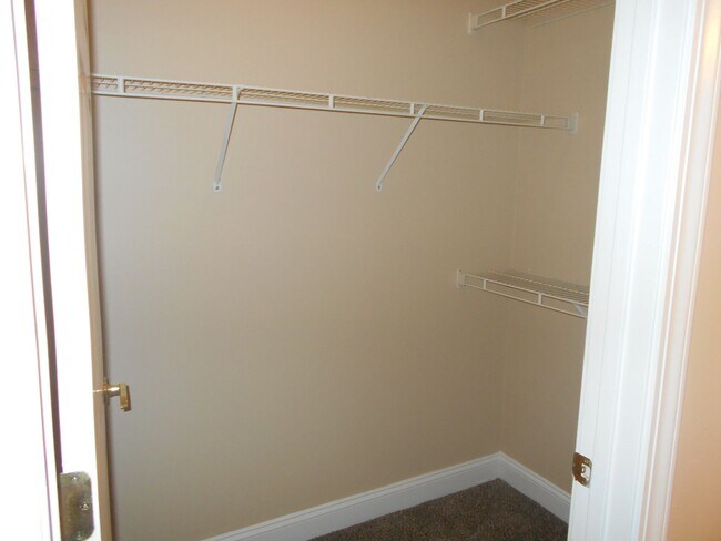 Building Photo - 3 bedroom, 2 bath condo at Fountain Pointe