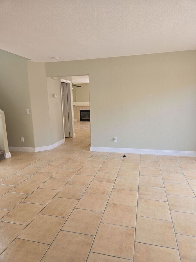 Building Photo - A Fabulous 4 Bedroom Home in Peccole Ranch