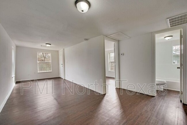 Building Photo - 113 N Moore St