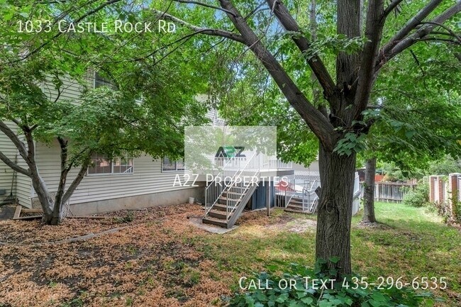 Building Photo - 1033 Castle Rock Rd