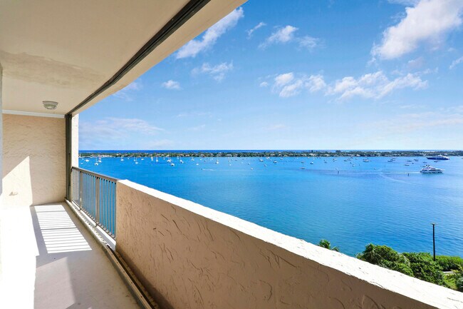 Building Photo - 5200 N Flagler Dr