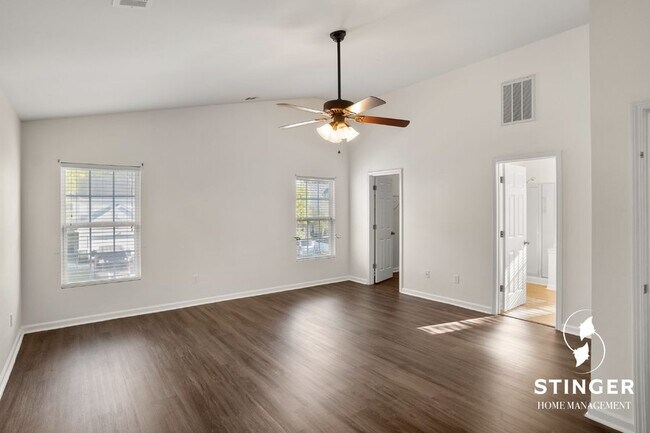 Building Photo - 98 Shadow Moss Dr