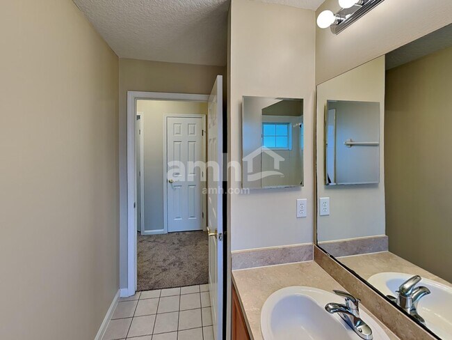 Building Photo - 1943 Wages Way S