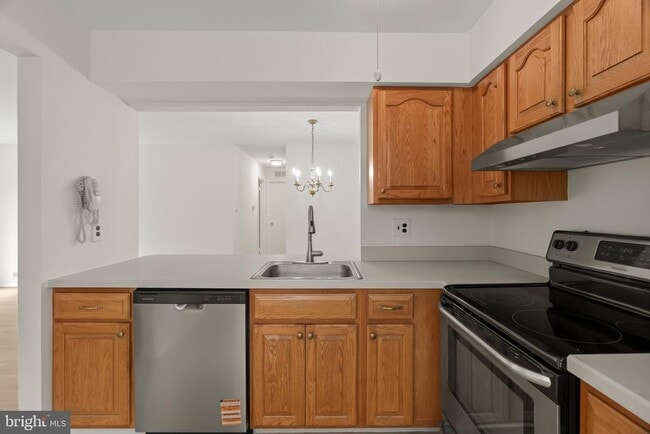 Building Photo - 330B Delancey Pl