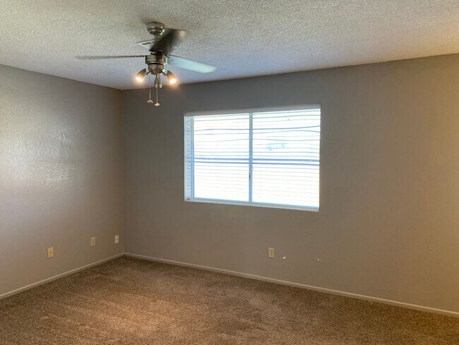 Building Photo - 4 BEDROOM POOL HOME!