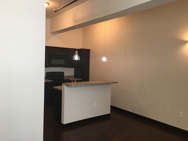Building Photo - 602 N Queen St