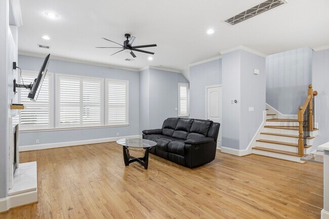 Building Photo - 1714 Ovid St